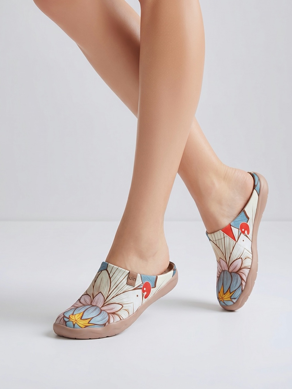 UIN Women's Sz 7 “Nelumbo" Lotus Art Painted Slip-on padded comfort Mules.